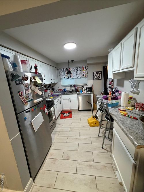 16890 Manor St, Detroit, MI, 48221-2863 | Card Image