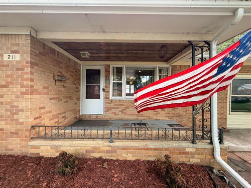 211 E English St, Mulvane, KS, 67110-1462 | Card Image