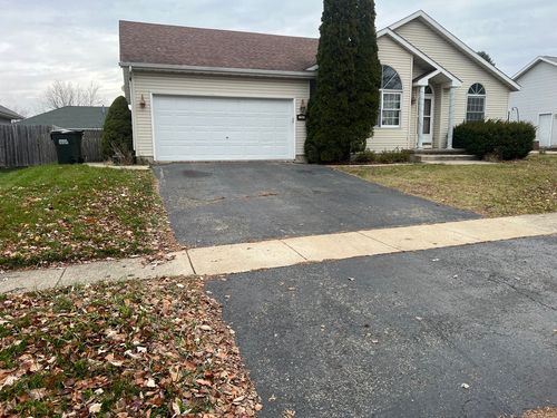 707 Cedar Ln, Genoa, IL, 60135-7500 | Card Image