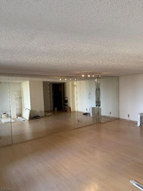 apt-807-300 Winston Dr, Cliffside Park, NJ, 07010-3215 | Card Image