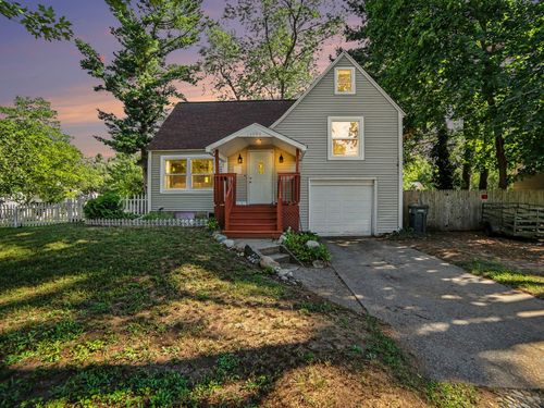 1095 Roosevelt Ct, Norton Shores, MI, 49441-5129 | Card Image