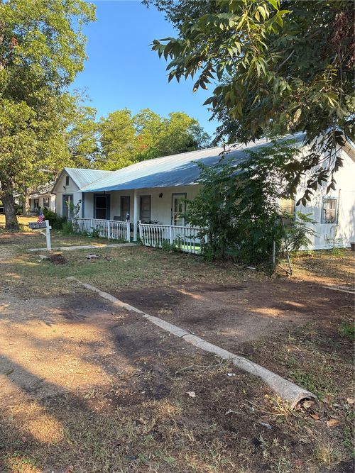 204 Nw Nw 5th Street, Smithville, TX, 78957 | Card Image