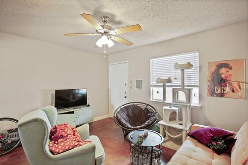 apt-112-2408 Longview St, Austin, TX, 78705-4223 | Card Image