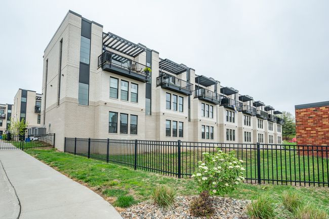 1327 Keosauqua Way, Condo with 2 bedrooms, 3 bathrooms and null parking in Des Moines IA | Image 25