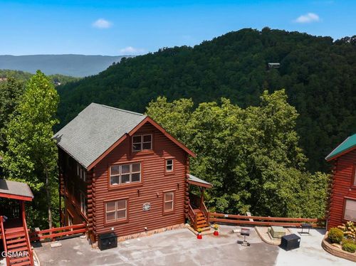 2867 White Oak Ridge Ln, Sevierville, TN, 37862-6164 | Card Image