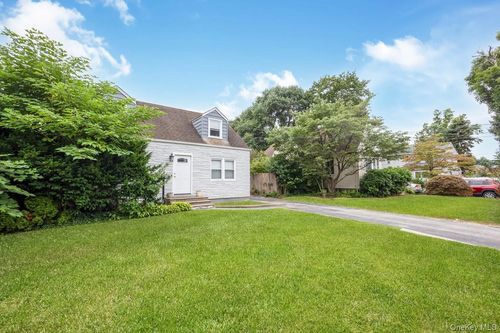 50 E 23rd St, Huntingtn Sta, NY, 11746-3215 | Card Image