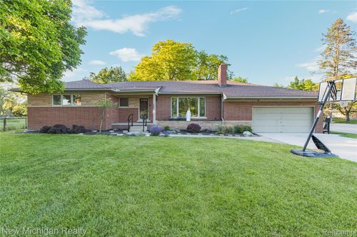 8359 Chicago Rd, Warren, MI, 48093-1678 | Card Image