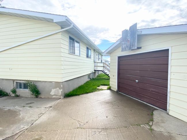 20 Southview Avenue, Home with 5 bedrooms, 2 bathrooms and 4 parking in Swan Hills AB | Image 3