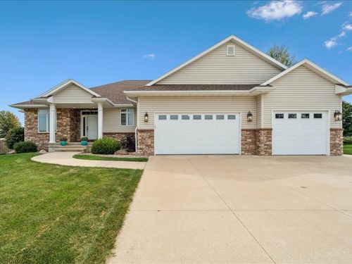 529 Jefferson Ct, Center Point, IA, 52213-9112 | Card Image