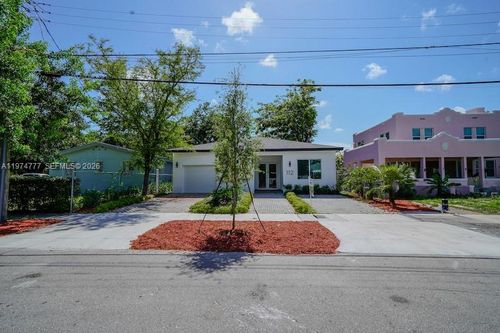 112 Nw 24th Ct, Miami, FL, 33125-5232 | Card Image