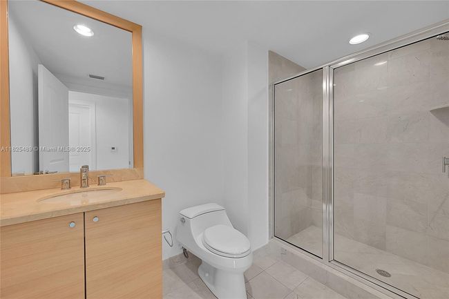 APT-1211 - 1 N Ocean Blvd, Condo with 2 bedrooms, 2 bathrooms and null parking in Pompano Beach FL | Image 27
