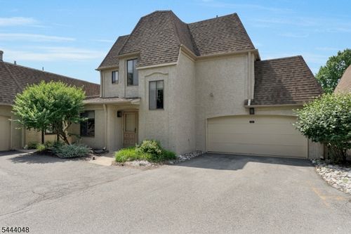 12 Carriage Pl, Edison, NJ, 08820-4022 | Card Image