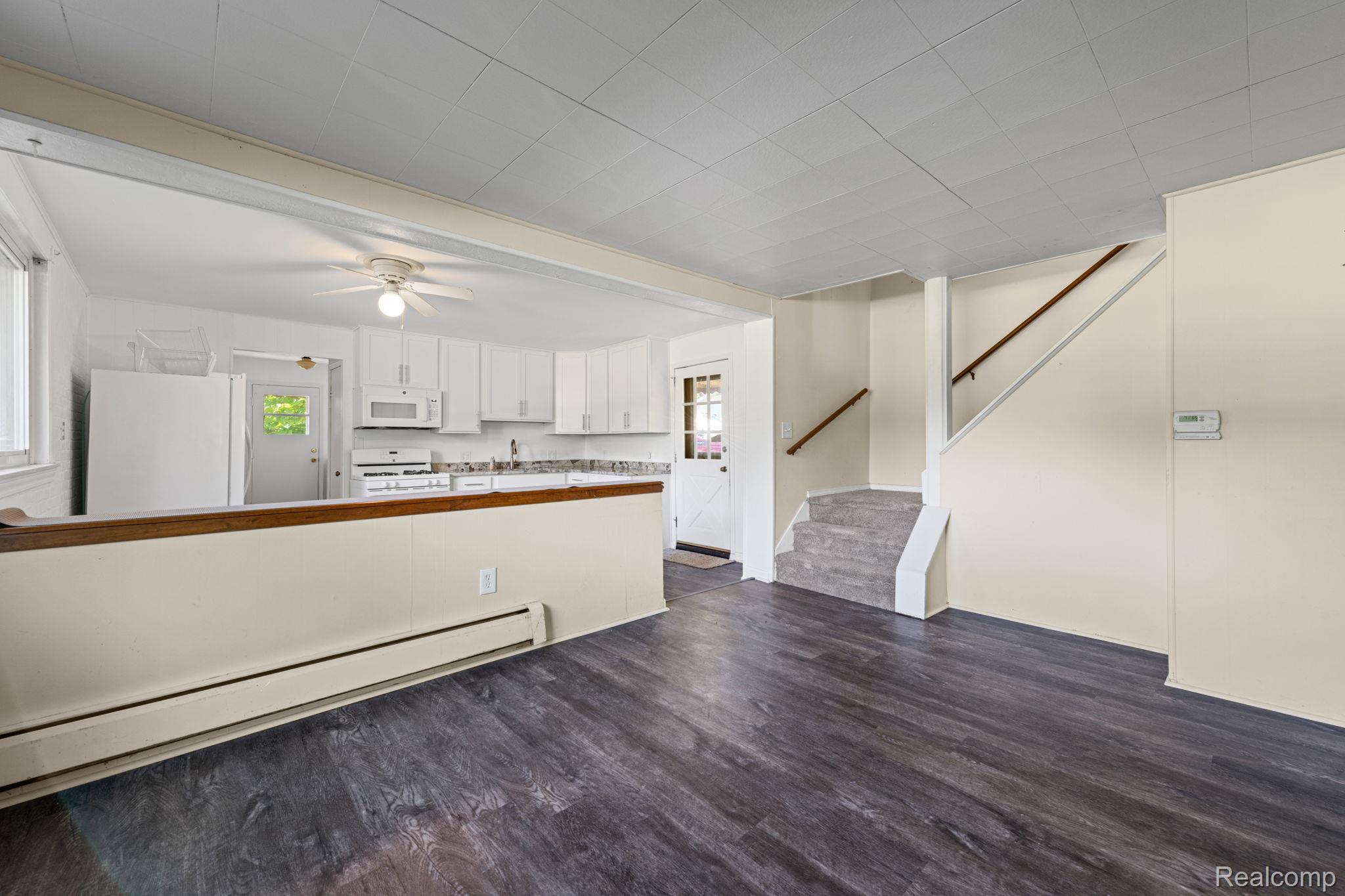 Residential in Grosse Ile Township 5