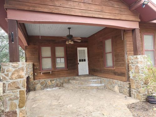 75 W Broad St, Brady, TX, 76825-3800 | Card Image