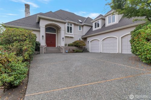 4131 205th Ave Se, Sammamish, WA, 98075-9600 | Card Image