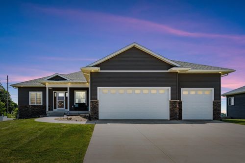 5104 William Dr, Waterloo, IA, 50701-9748 | Card Image