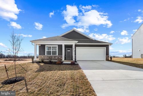 645 Armstrong Ave, HAGERSTOWN, MD, 21740-8222 | Card Image