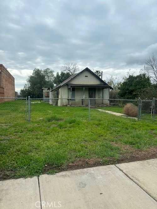 265 W 4th St, Beaumont, CA, 92223-2609 | Card Image