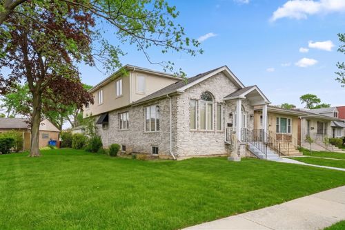 6916 W Forest Preserve Dr, Harwood Heights, IL, 60706-7194 | Card Image