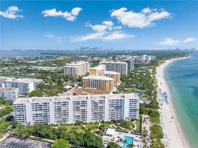 APT-5H - 609 Ocean Dr, Condo with 2 bedrooms, 2 bathrooms and null parking in Key Biscayne FL | Image 25