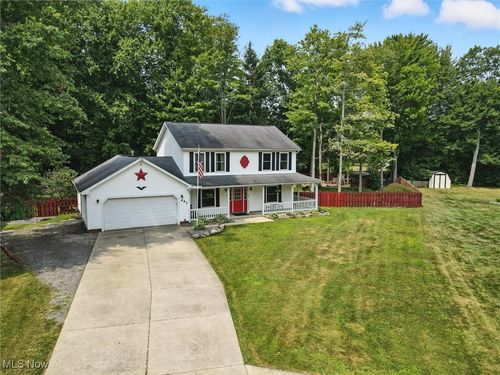 492 Ruth St, Geneva, OH, 44041-1581 | Card Image