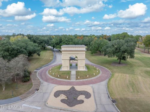 406 Le Triomphe Pkwy, Broussard, LA, 70518-6134 | Card Image