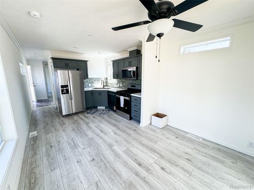 17 Sunset Way, Linden, MI, 48451 | Card Image