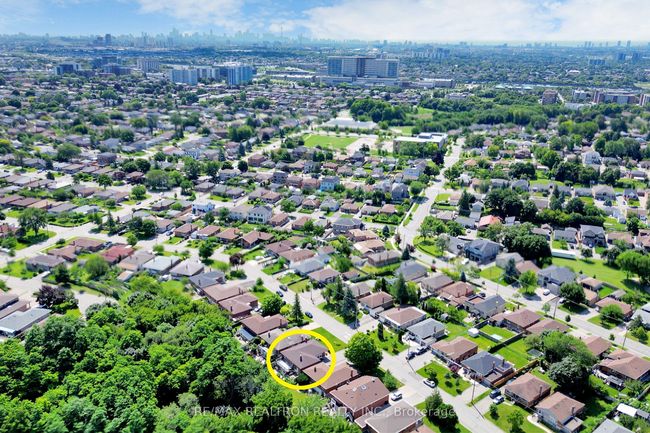 94 Camborne Ave, House other with 4 bedrooms, 2 bathrooms and 5 parking in North York ON | Image 33