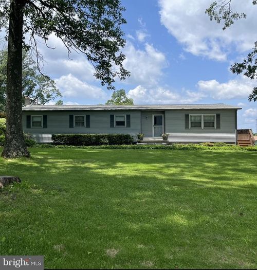 262 Walnuttown Rd, Fleetwood, PA, 19522-8850 | Card Image