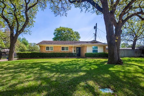 818 Westbrook Dr, Irving, TX, 75060-3561 | Card Image