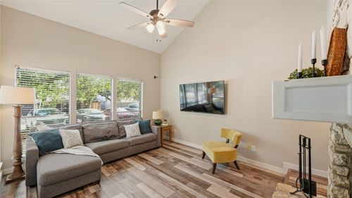 32 Cypress Pt, Wimberley, TX, 78676-9414 | Card Image