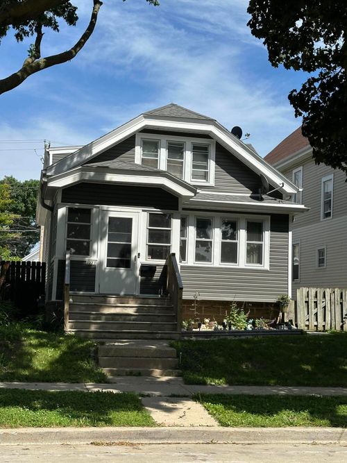 2222 S 68th St, WEST ALLIS, WI, 53219-1901 | Card Image