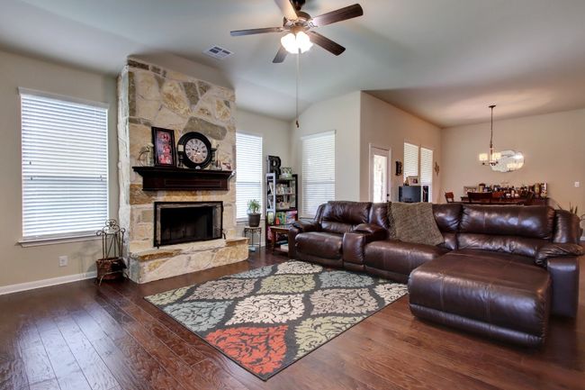 323 Chisholm Trl, House other with 4 bedrooms, 3 bathrooms and null parking in Bastrop TX | Image 5
