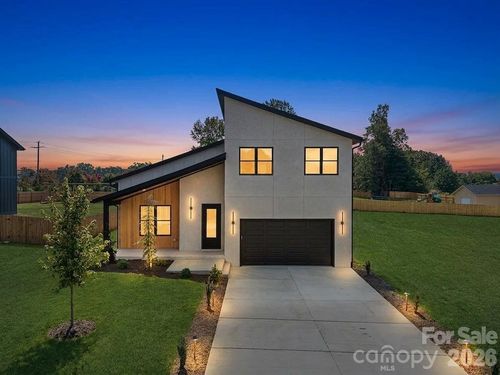 760 New Hope Rd, Flat Rock, NC, 28731-4720 | Card Image