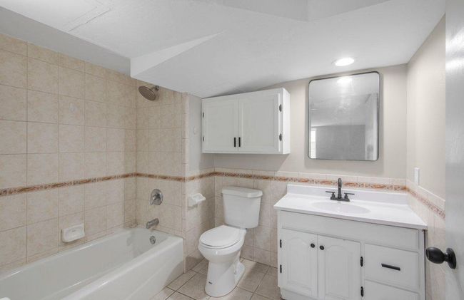 Lower unit 2 bedroom | Image 29