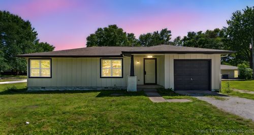 201 W 9th St, Claremore, OK, 74017-6018 | Card Image