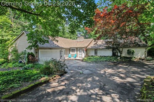 4863 Split Rail Dr, Brighton, MI, 48114-7517 | Card Image