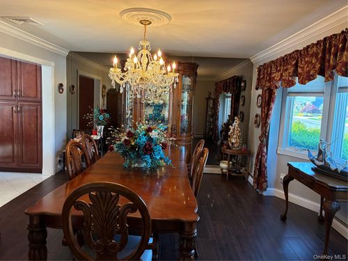 60 S Crescent Dr, Farmingdale, NY, 11735-4322 | Card Image