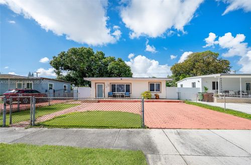 228 W 18th St, Hialeah, FL, 33010-2527 | Card Image