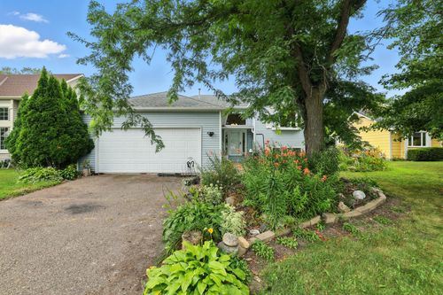 15913 Garrett Dr, Apple Valley, MN, 55124-5964 | Card Image