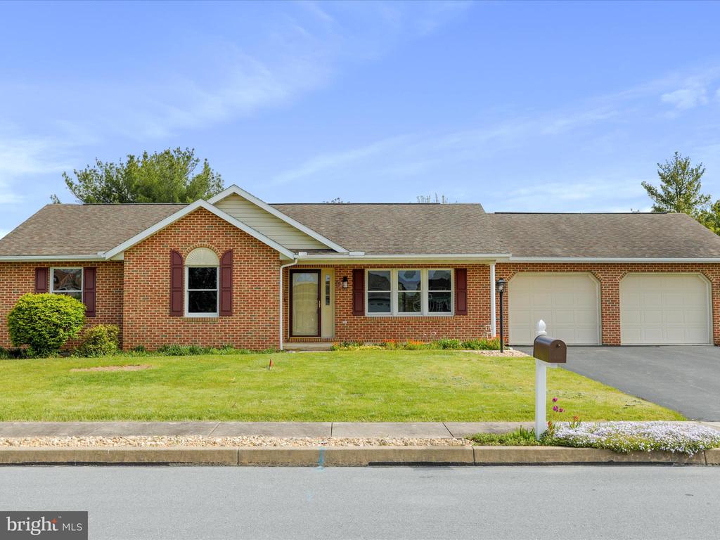 Parkwood Dr, Greencastle, PA 17225
