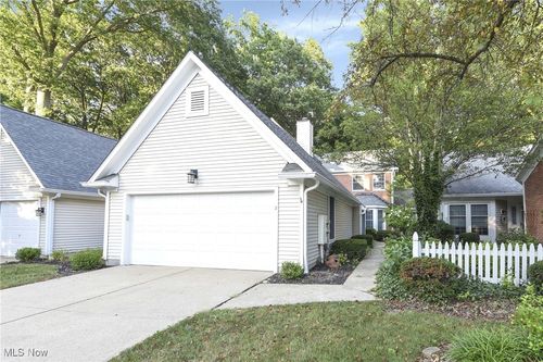apt-2-225 Westwind Dr, Avon Lake, OH, 44012-2417 | Card Image