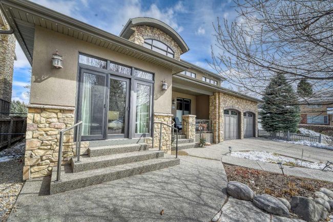 139 Valhalla Crescent Nw, Home with 4 bedrooms, 3 bathrooms and 4 parking in Calgary AB | Image 2