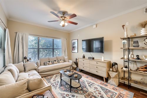212-2502 Leon St, Austin, TX, 78705-4494 | Card Image