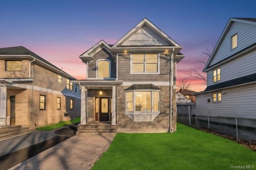 141 Emerson Ave, Floral Park, NY, 11001-1220 | Card Image