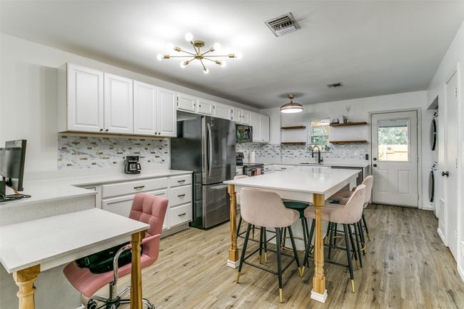 174 Merlin Way, Townhouse with 2 bedrooms, 2 bathrooms and null parking in Euless TX | Image 5
