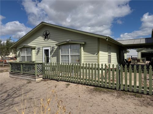 104 Jonathan, Three Rivers, TX, 78071-3274 | Card Image