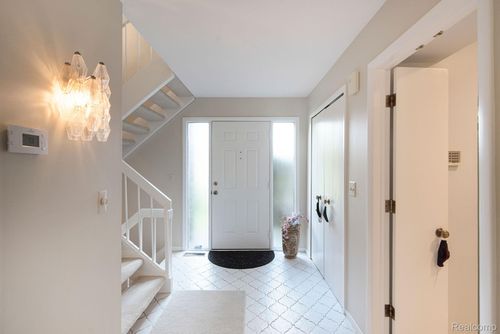 2160 Bordeaux St, West Bloomfield, MI, 48323-3013 | Card Image