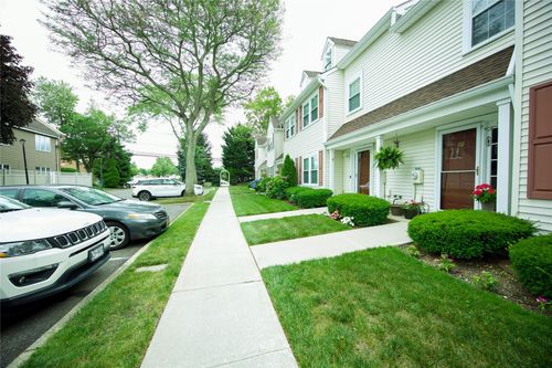 59-59 Stratford Grn, Farmingdale, NY, 11735-2548 | Card Image