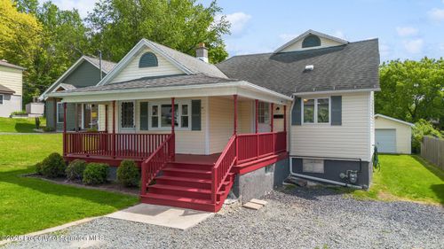 460 Delaware St, Jermyn, PA, 18433-1220 | Card Image